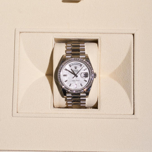 Day-Date 40(デイデイト) 40 | オイスター、40 mm、ホワイトゴールド、ダイヤモンド リファレンス 228349RBR-0040