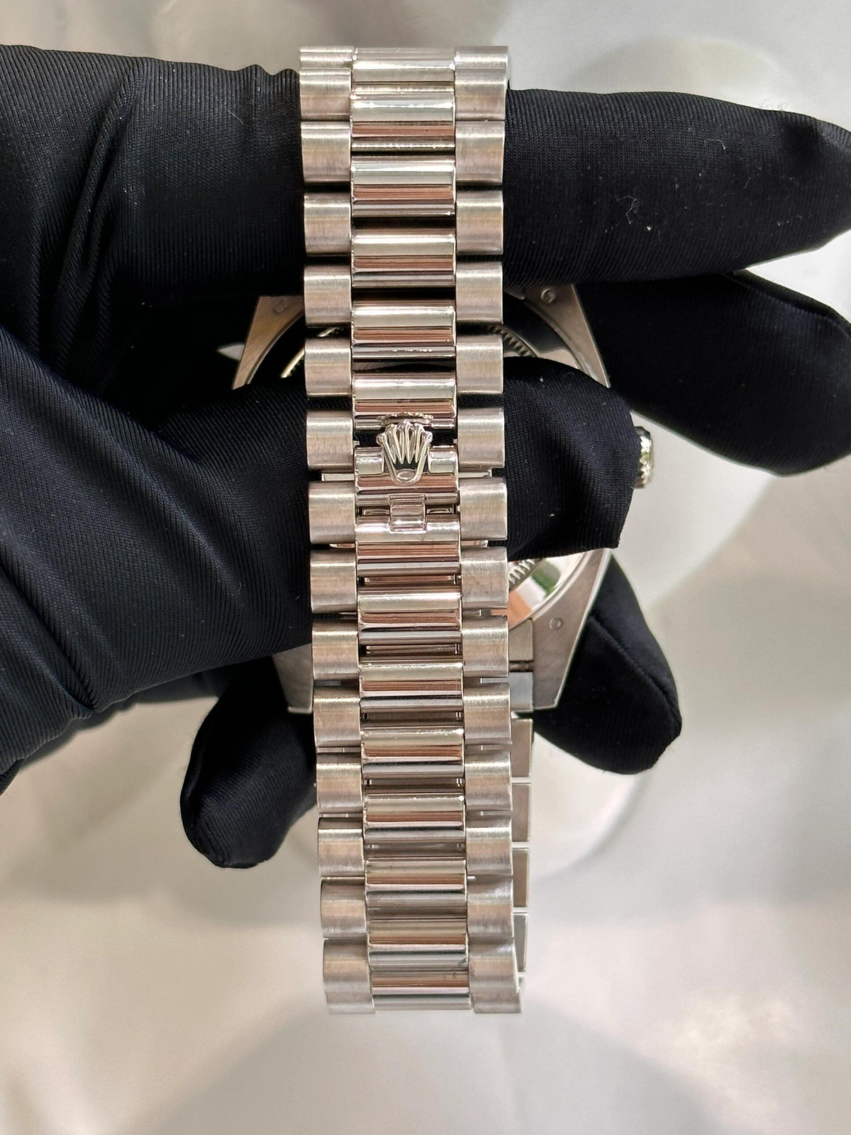 Day-Date(デイデイト) 40 | オイスター、40 mm、ホワイトゴールド、ダイヤモンド リファレンス 228349RBR-0001