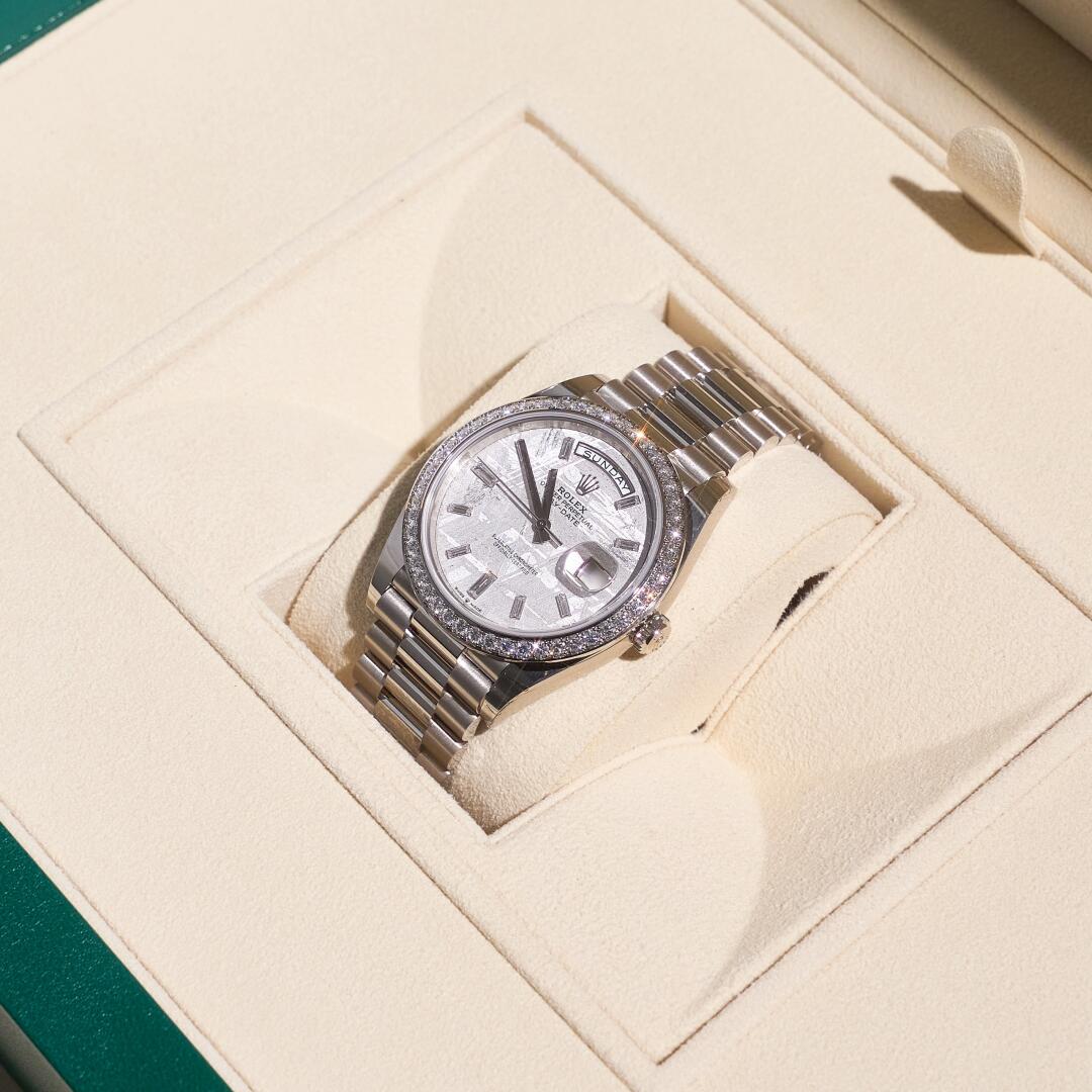 Day-Date 40(デイデイト) 40 | オイスター、40 mm、ホワイトゴールド、ダイヤモンド  リファレンス 228349RBR-0040