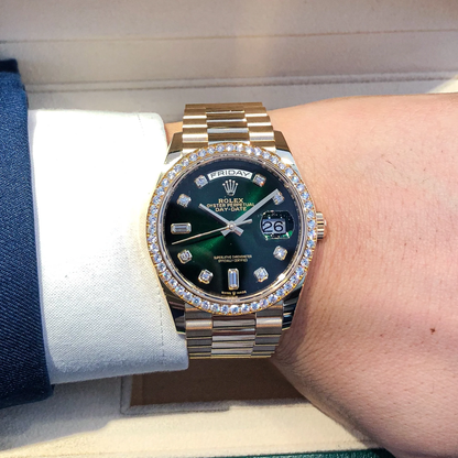 デイデイト 36 | オイスター、36 mm、イエローゴールド、ダイヤモンド  リファレンス 128348RBR-0035